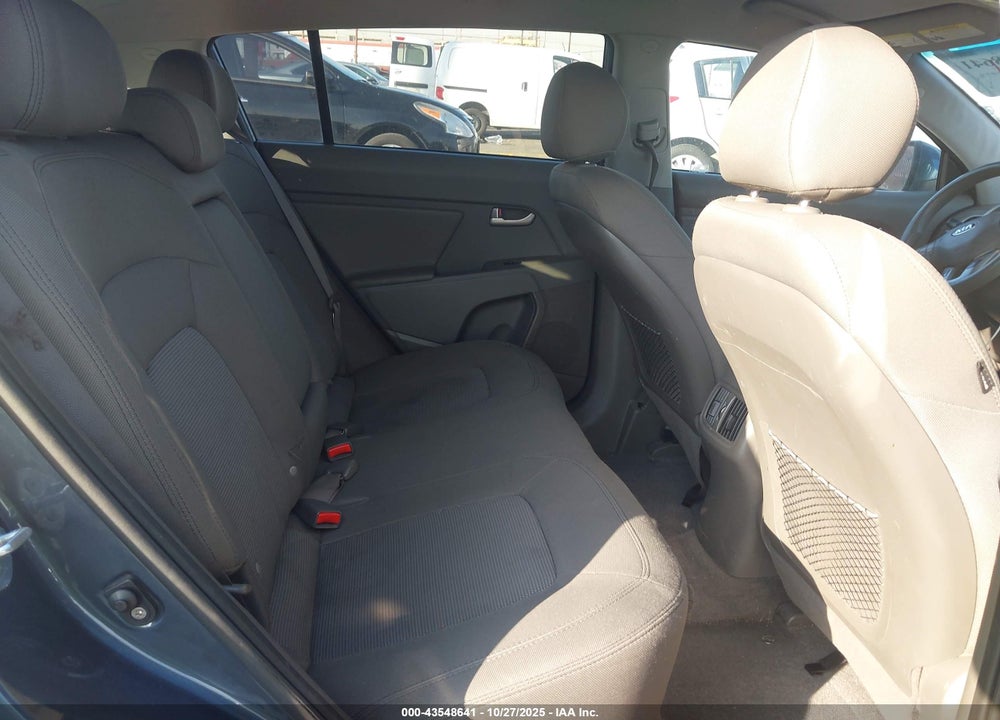2016 KIA SPORTAGE VIN: KNDPB3AC9G7811672