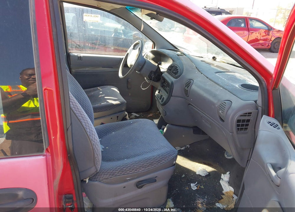 2000 CHRYSLER VOYAGER VIN: 2C4FJ25BXYR881370