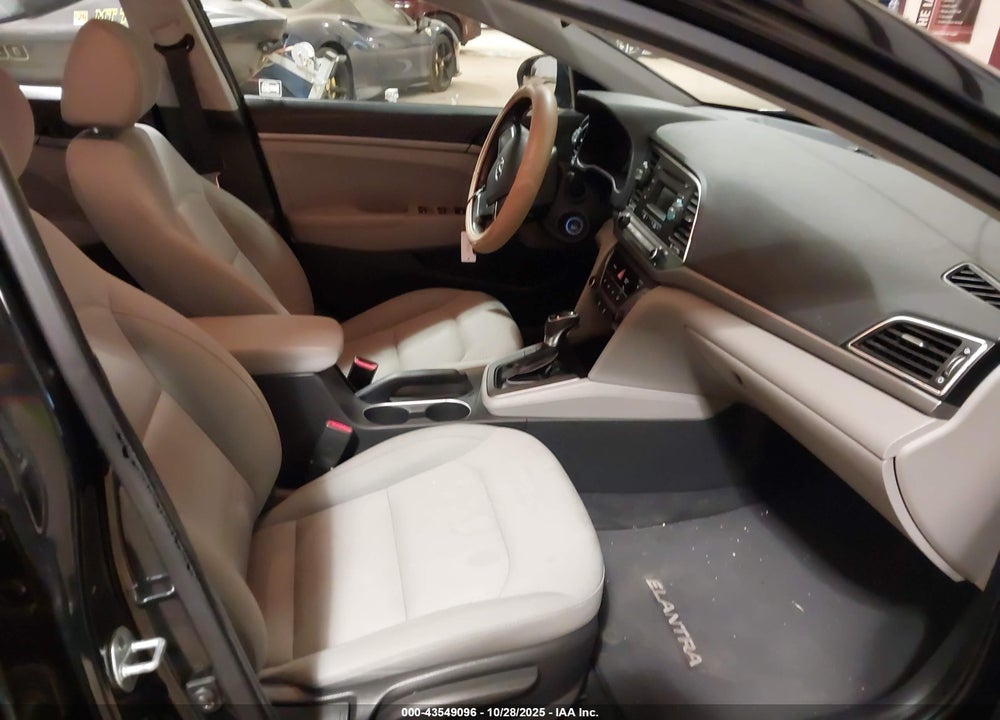 2017 HYUNDAI ELANTRA VIN: KMHD74LF5HU115553