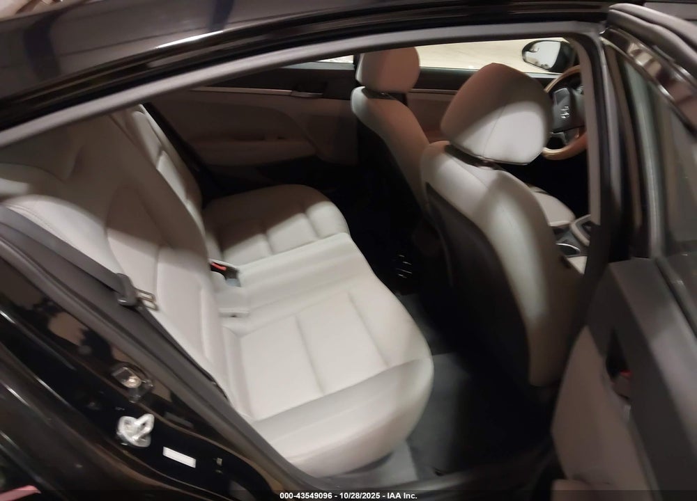 2017 HYUNDAI ELANTRA VIN: KMHD74LF5HU115553