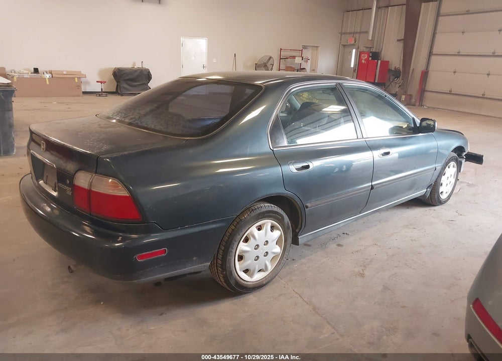 1997 HONDA ACCORD LX VIN: 1HGCD563XVA263731