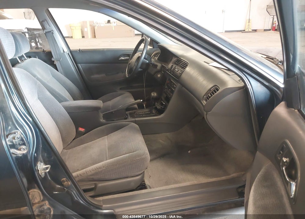 1997 HONDA ACCORD LX VIN: 1HGCD563XVA263731