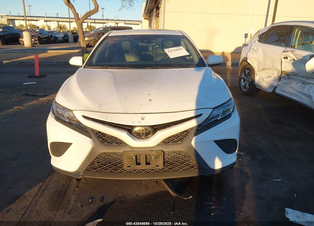 2018 TOYOTA CAMRY SE VIN: 4T1B11HK0JU657646