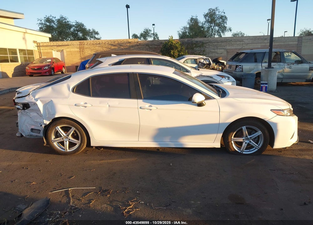 2018 TOYOTA CAMRY SE VIN: 4T1B11HK0JU657646