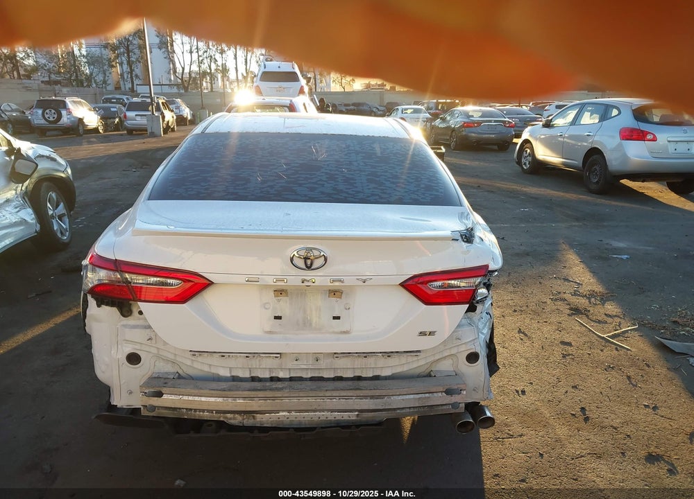 2018 TOYOTA CAMRY SE VIN: 4T1B11HK0JU657646