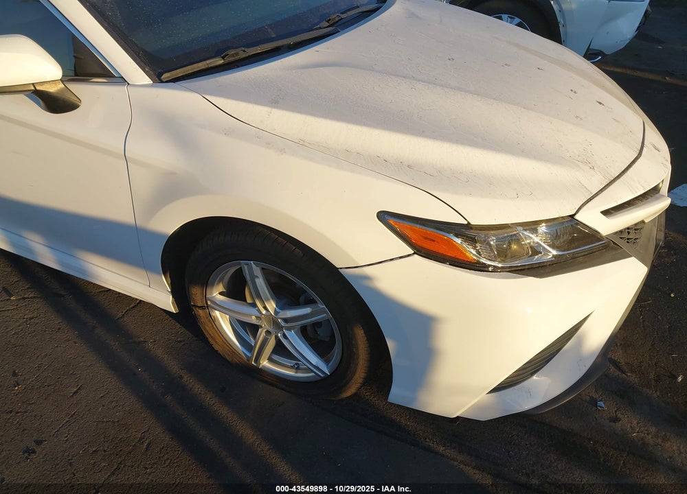 2018 TOYOTA CAMRY SE VIN: 4T1B11HK0JU657646
