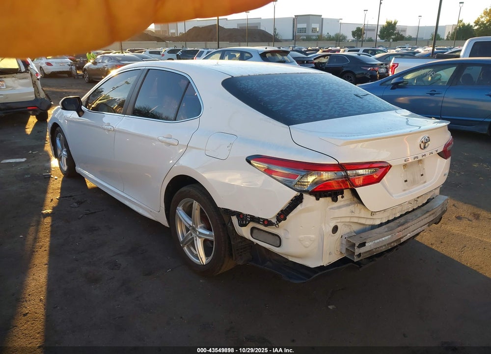 2018 TOYOTA CAMRY SE VIN: 4T1B11HK0JU657646