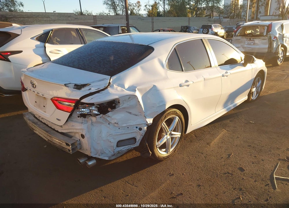 2018 TOYOTA CAMRY SE VIN: 4T1B11HK0JU657646