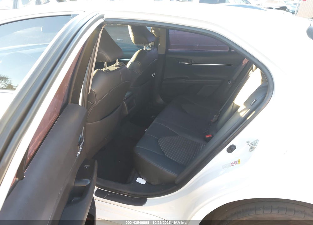 2018 TOYOTA CAMRY SE VIN: 4T1B11HK0JU657646
