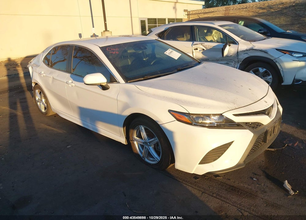 2018 TOYOTA CAMRY SE VIN: 4T1B11HK0JU657646
