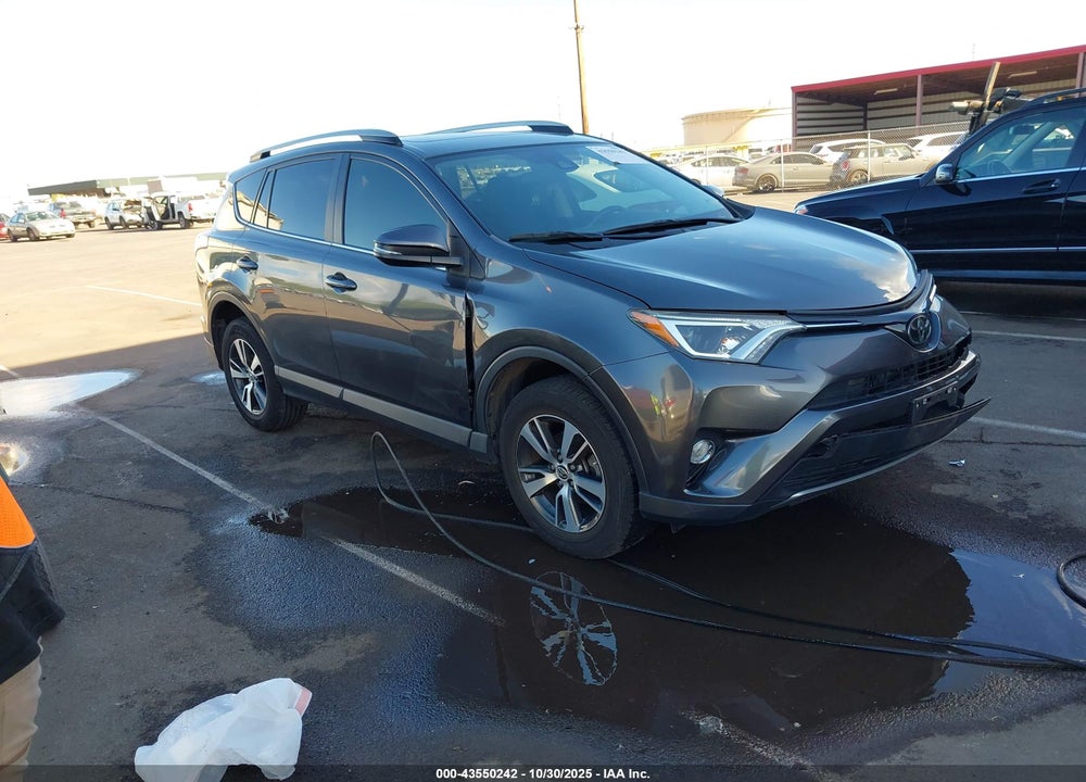2018 TOYOTA RAV4 ADVENTURE/XLE VIN: JTMWFREV9JD123212