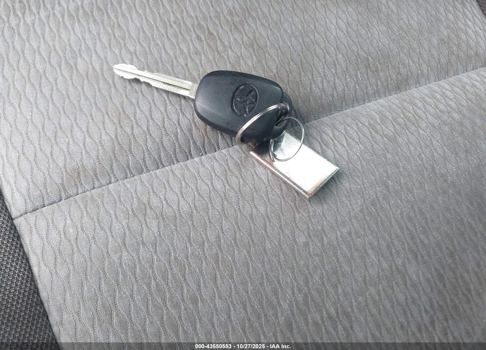 2019 TOYOTA COROLLA LE VIN: 2T1BURHE1KC232911