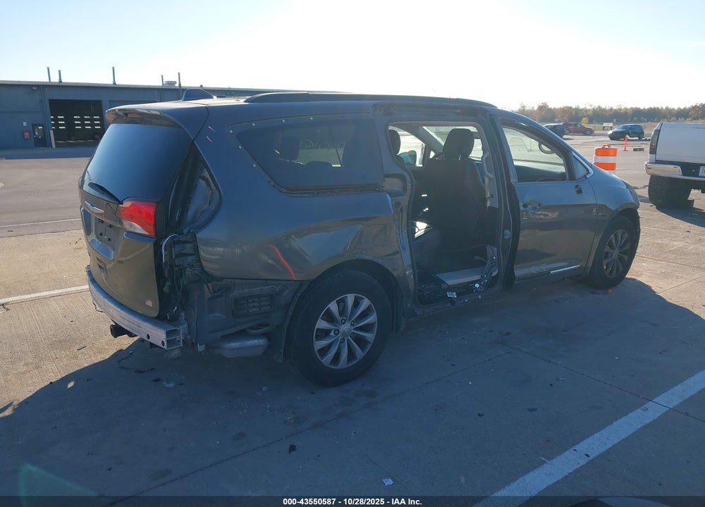 2017 CHRYSLER PACIFICA TOURING L VIN: 2C4RC1BG3HR517079