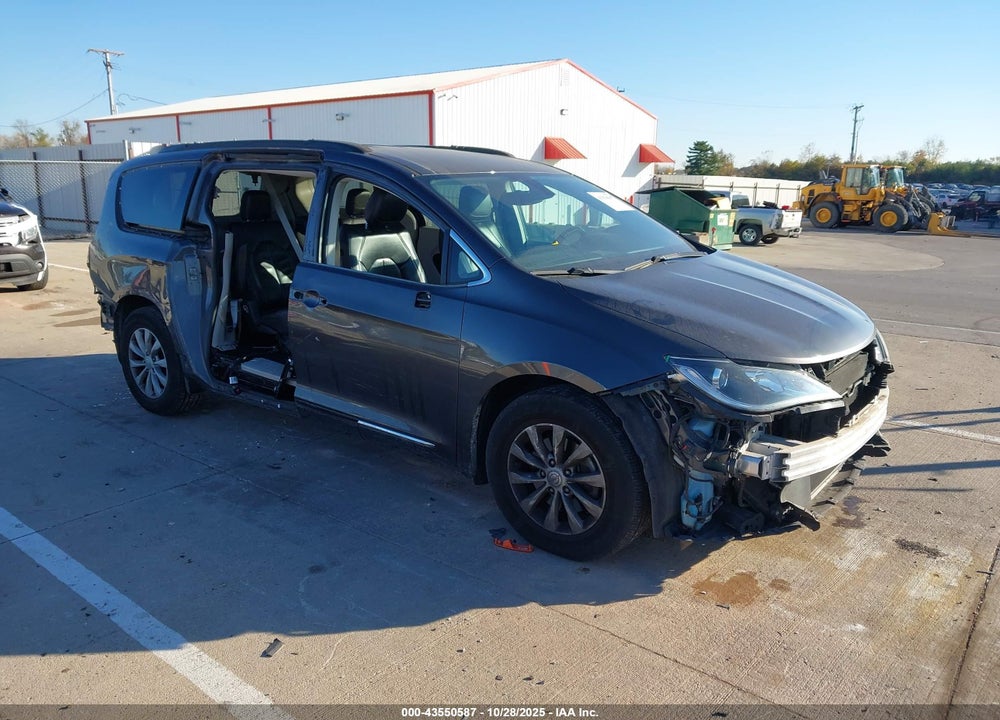2017 CHRYSLER PACIFICA TOURING L VIN: 2C4RC1BG3HR517079