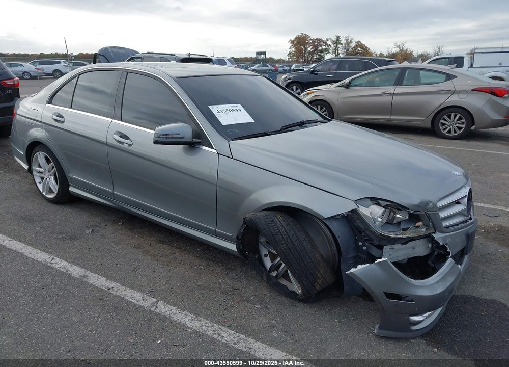 2013 MERCEDES-BENZ C 300 LUXURY 4MATIC/SPORT 4MATIC VIN: WDDGF8ABXDA775911