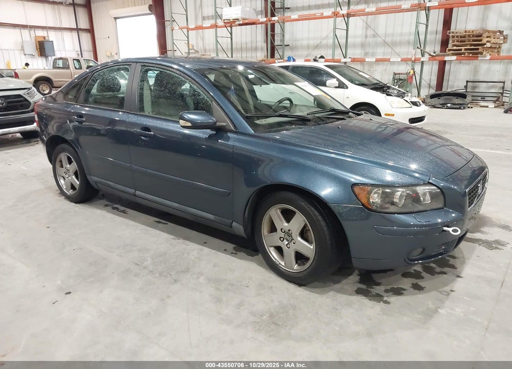 2005 VOLVO S40 T5 AWD VIN: YV1MH682052073605