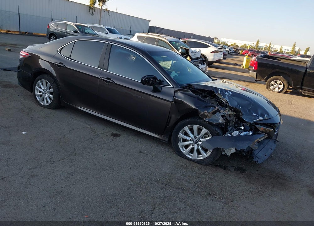 2018 TOYOTA CAMRY LE VIN: 4T1B11HK6JU522333