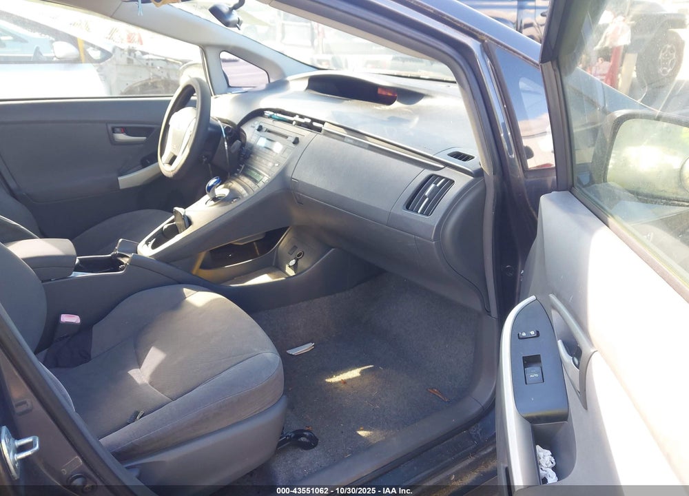 2011 TOYOTA PRIUS TWO VIN: JTDKN3DU3B1418753