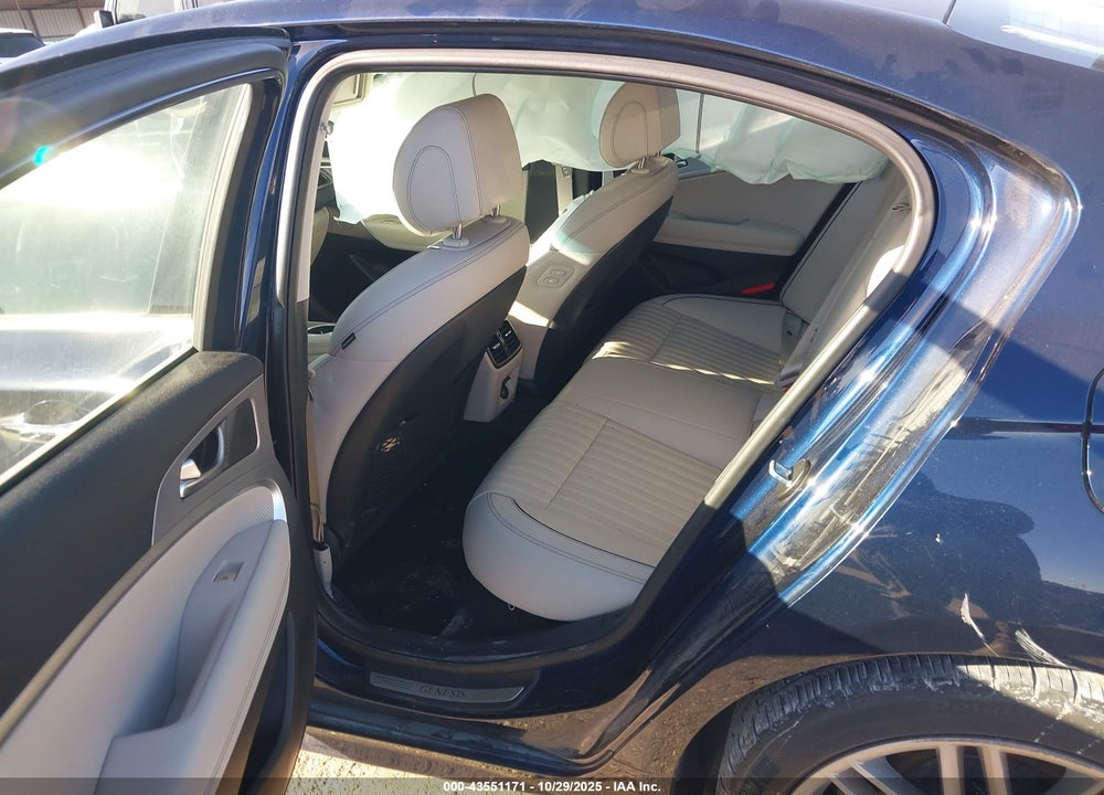 2021 GENESIS G70 2.0T RWD VIN: KMTG34LA2MU075963