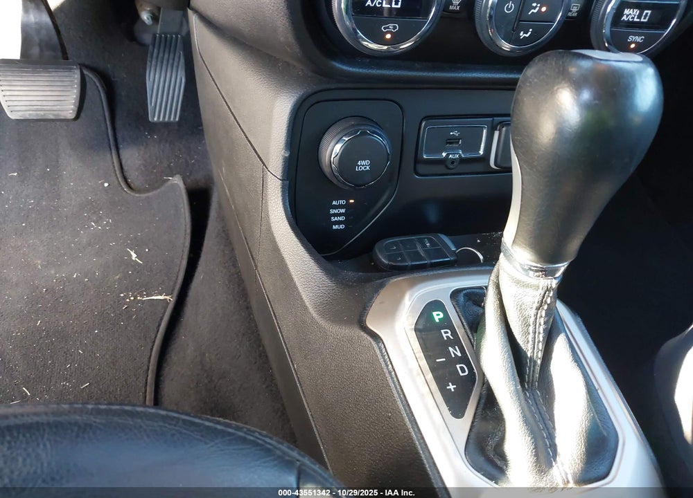 2016 JEEP RENEGADE LIMITED VIN: ZACCJBDT5GPD51565