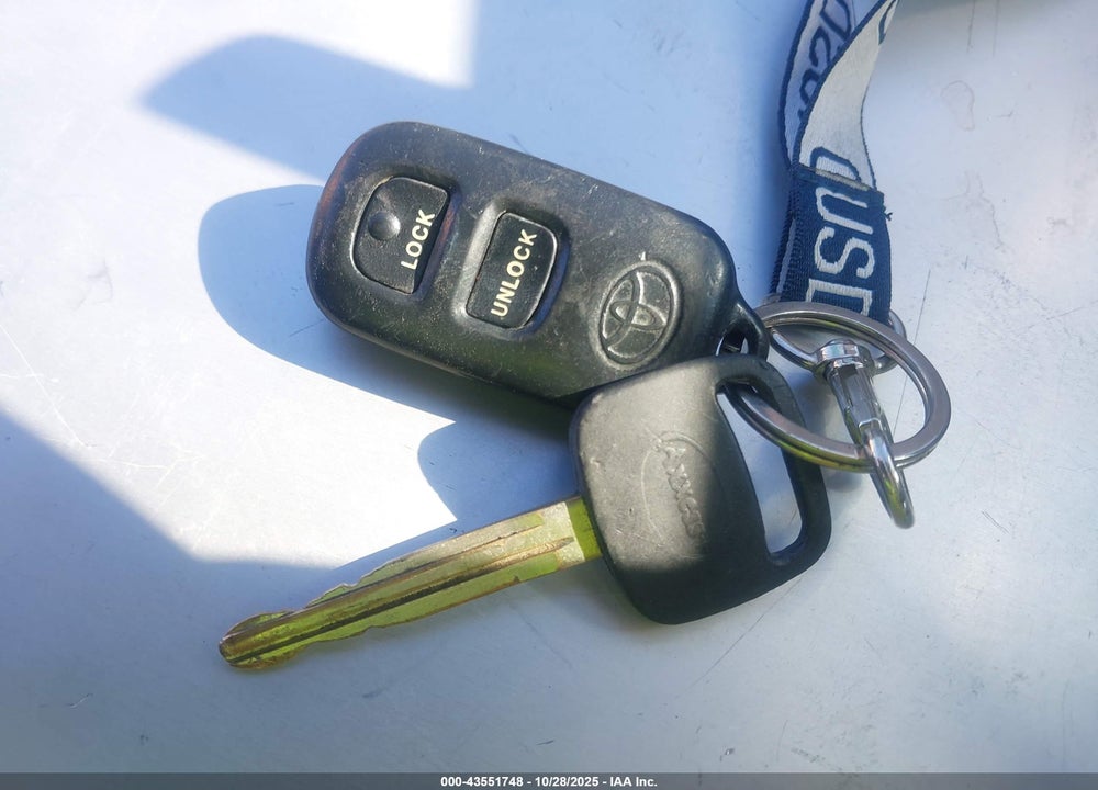 2001 TOYOTA CAMRY LE VIN: JT2BG22KX10604602