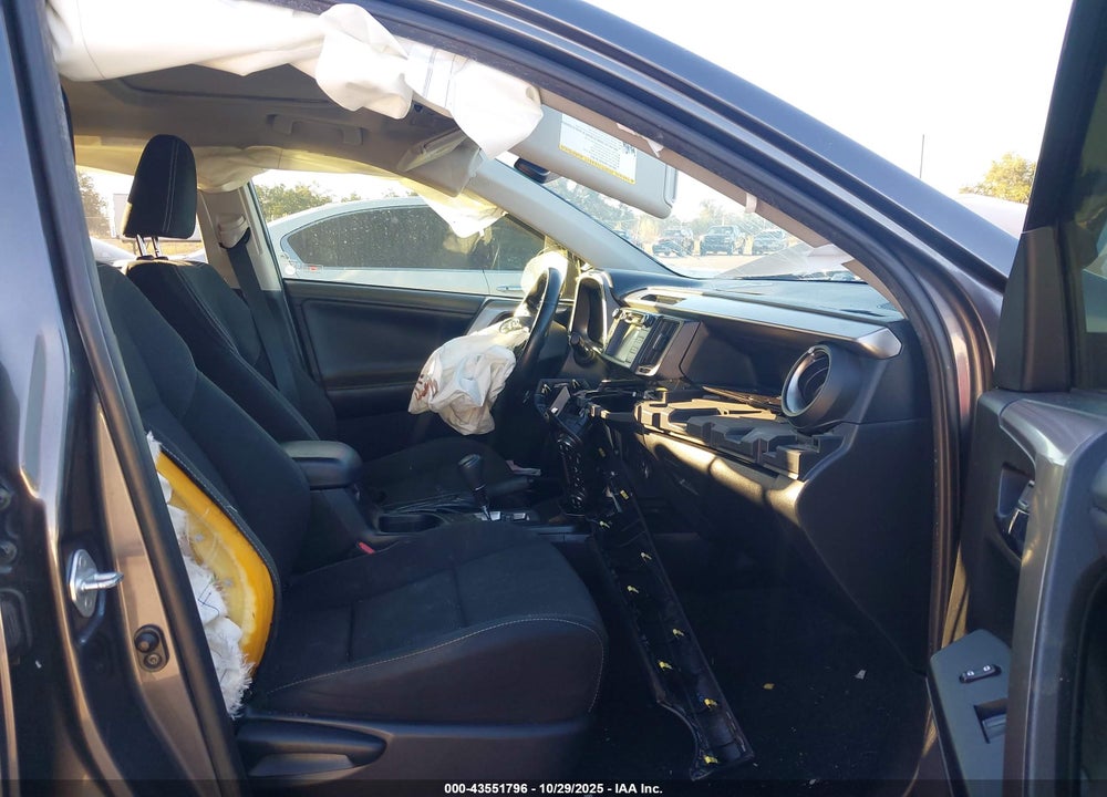 2018 TOYOTA RAV4 XLE VIN: JTMWFREV1JJ180229