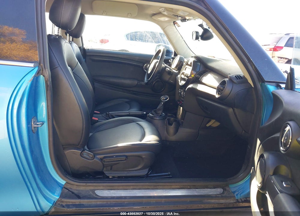 2015 MINI HARDTOP COOPER VIN: WMWXM5C59FT942625
