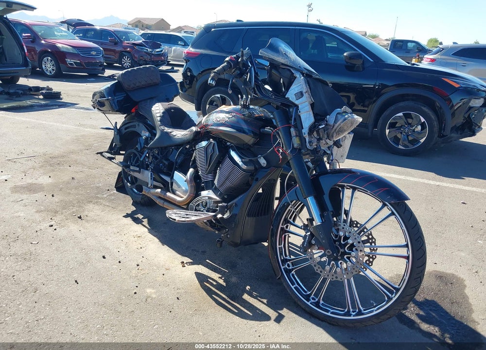2015 VICTORY MOTORCYCLES MAGNUM X-1 VIN: 5VPUW36NXF3043466