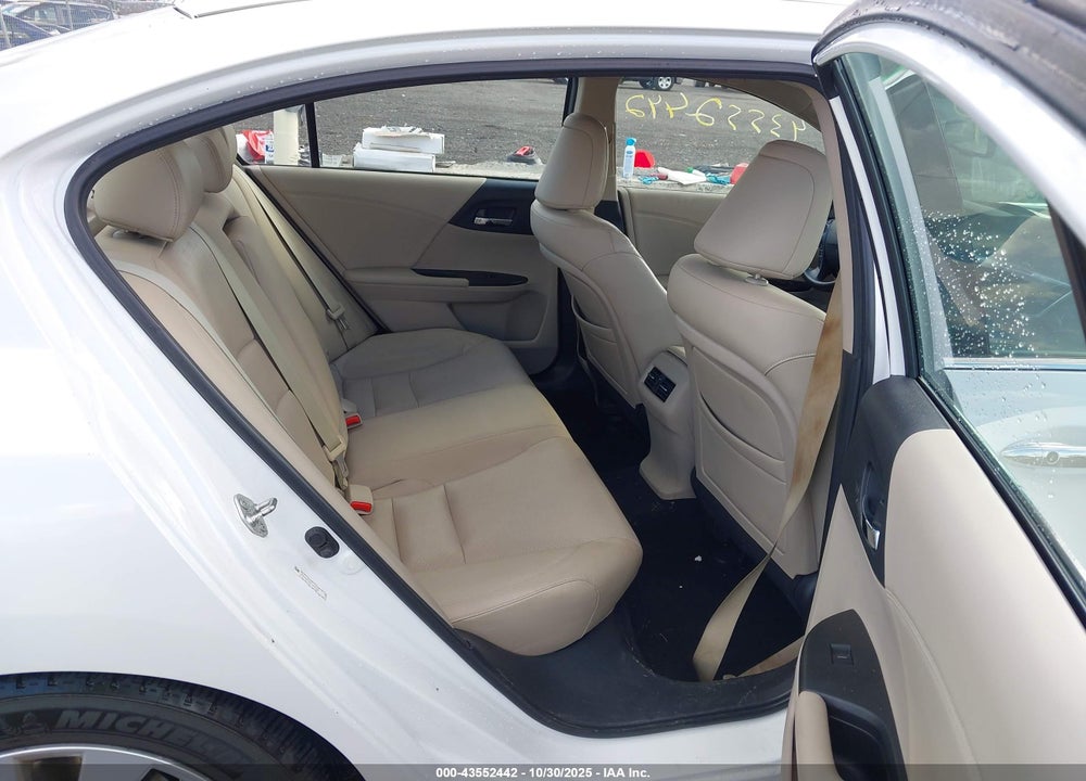 2013 HONDA ACCORD VIN: 1HGCR3F88DA000329