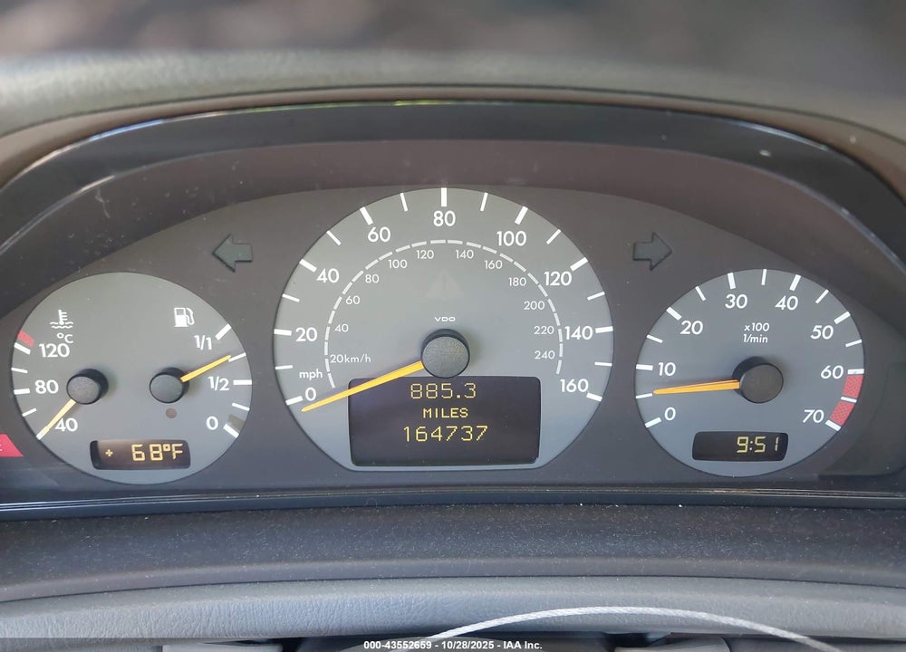 2001 MERCEDES-BENZ CLK 320 VIN: WDBLJ65G21T085022