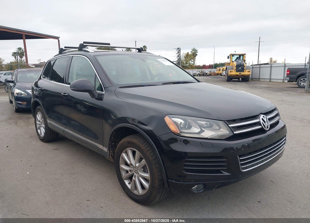 2014 VOLKSWAGEN TOUAREG TDI SPORT VIN: WVGEP9BP8ED010092