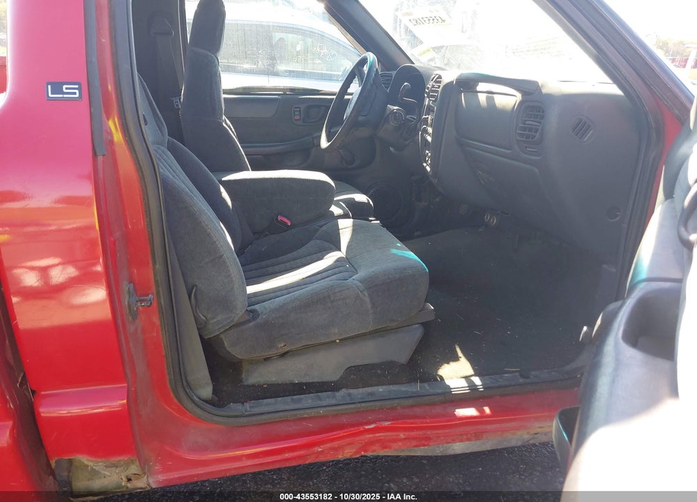 2000 CHEVROLET S-10 LS VIN: 1GCDT14W4YK180581
