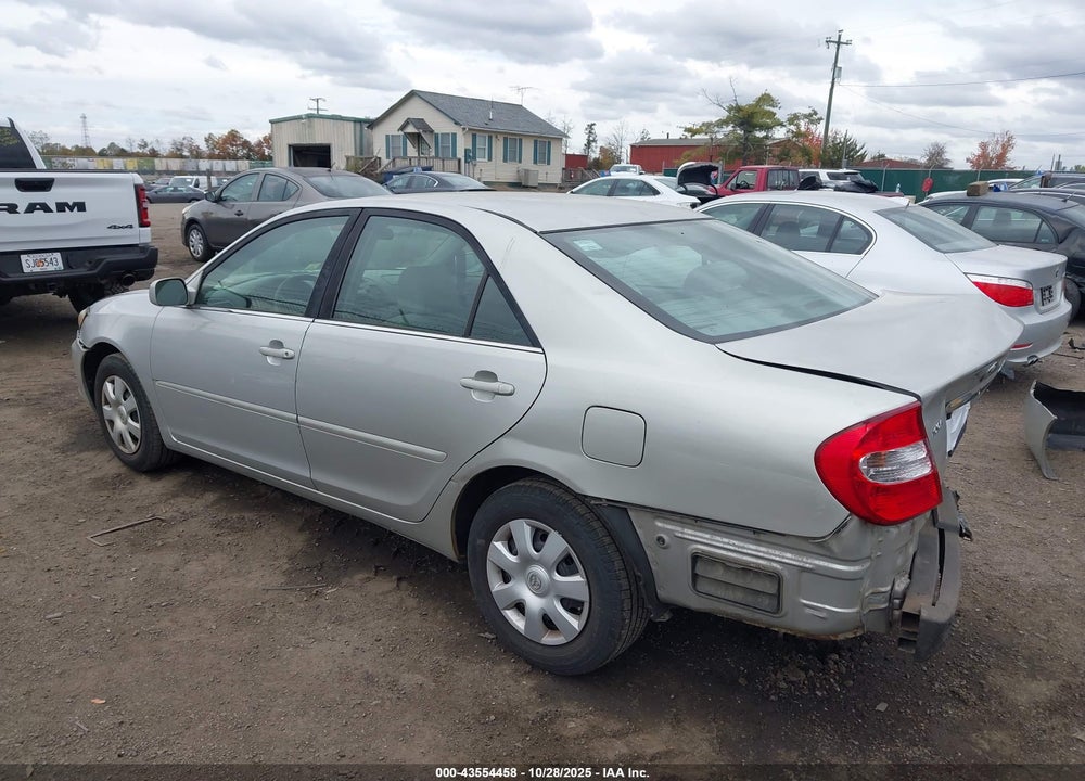 2002 TOYOTA CAMRY LE VIN: 4T1BE32K22U573581