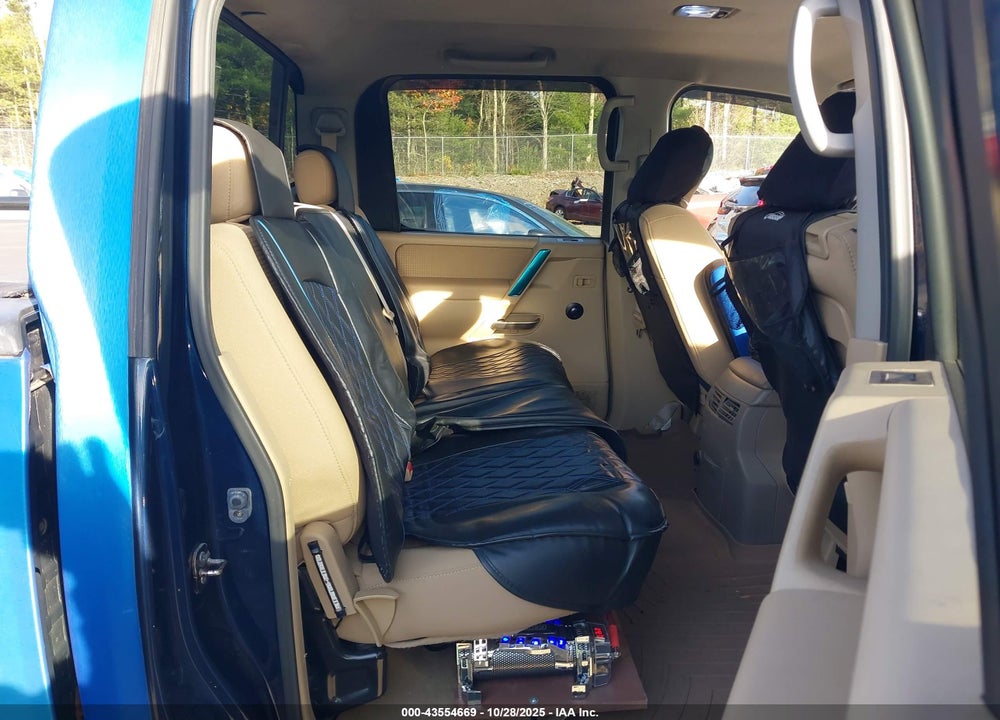 2011 NISSAN TITAN VIN: 1N6AA0ECXBN325021