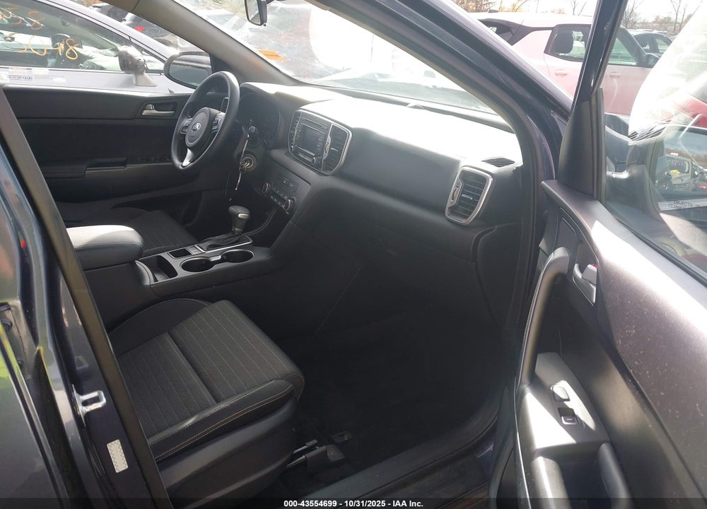 2018 KIA SPORTAGE LX VIN: KNDPMCAC7J7450153