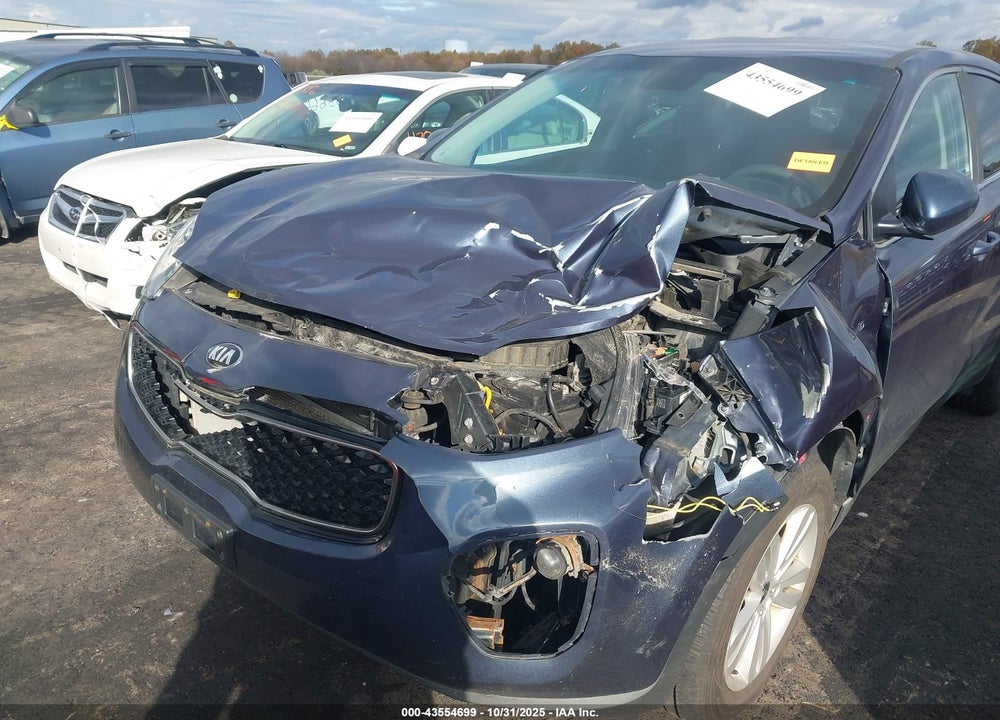 2018 KIA SPORTAGE LX VIN: KNDPMCAC7J7450153