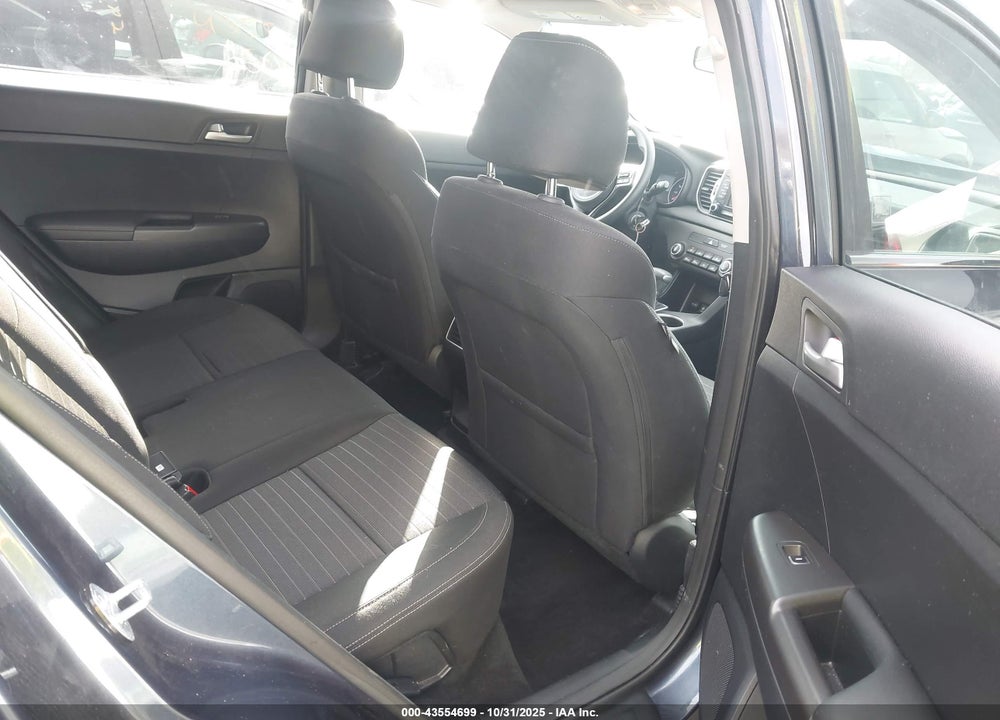2018 KIA SPORTAGE LX VIN: KNDPMCAC7J7450153