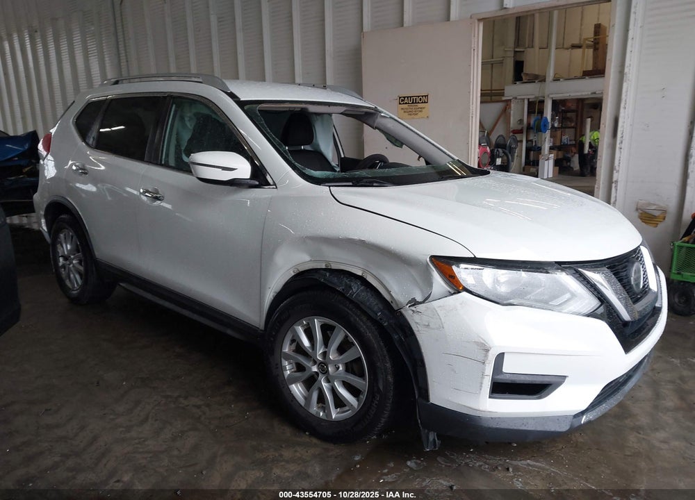 2018 NISSAN ROGUE SV VIN: KNMAT2MV3JP547396