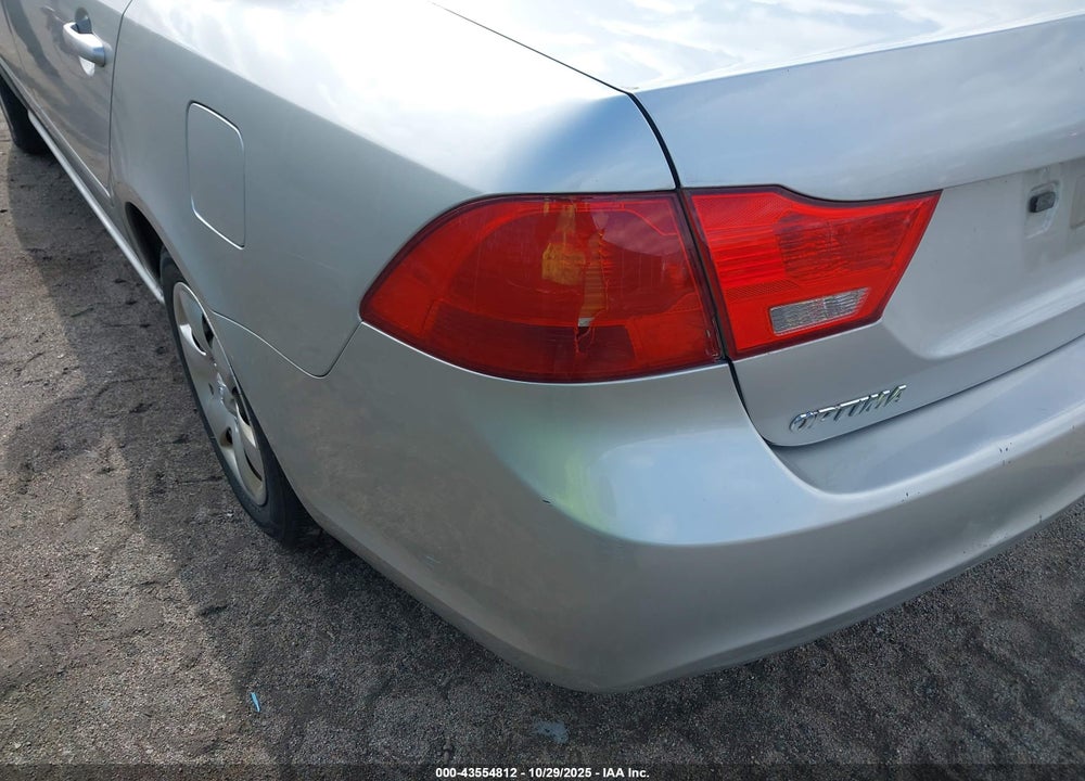 2009 KIA OPTIMA LX VIN: KNAGE228895317326