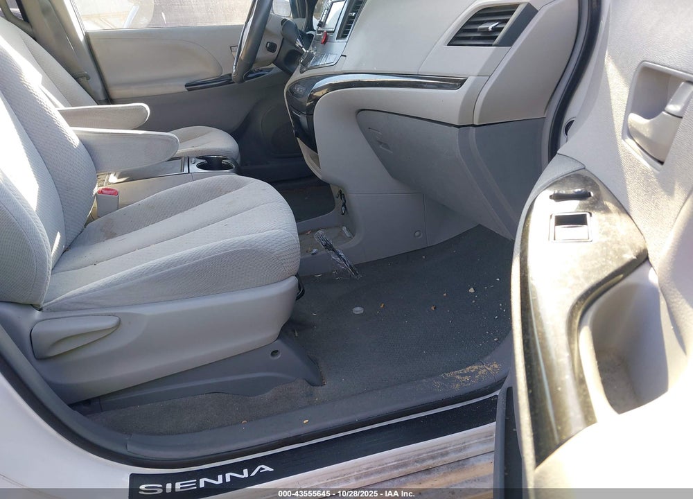 2013 TOYOTA SIENNA LE V6 8 PASSENGER VIN: 5TDKK3DC7DS337504