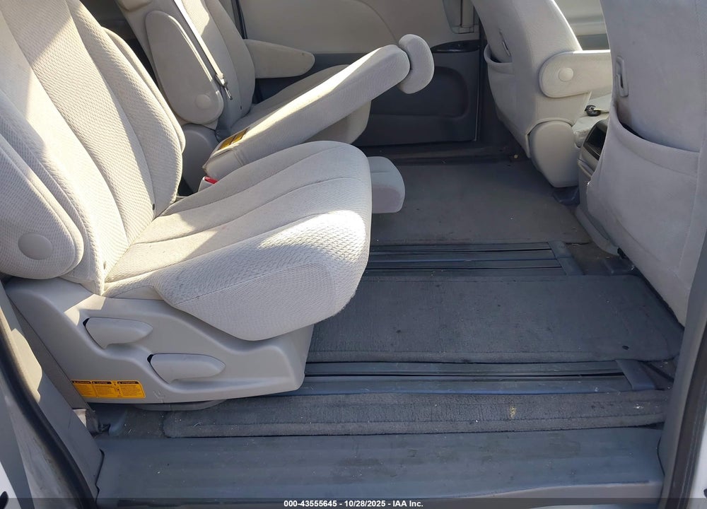 2013 TOYOTA SIENNA LE V6 8 PASSENGER VIN: 5TDKK3DC7DS337504