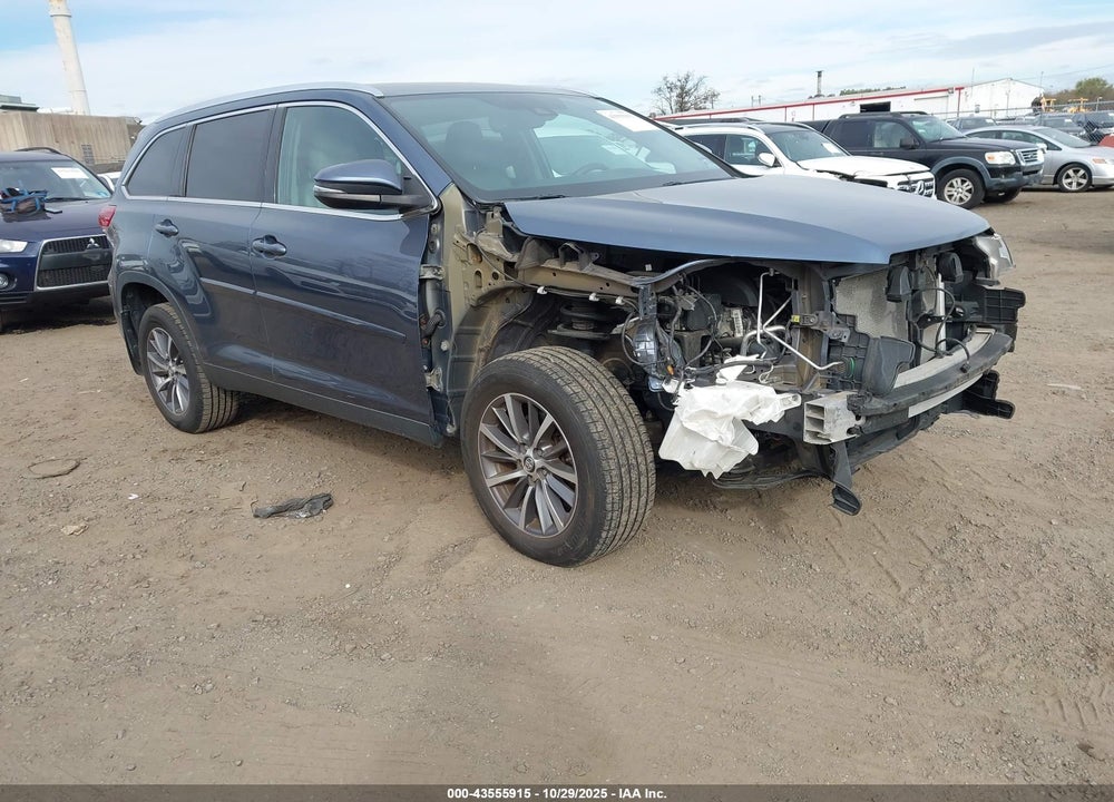 2019 TOYOTA HIGHLANDER XLE VIN: 5TDJZRFH4KS729422