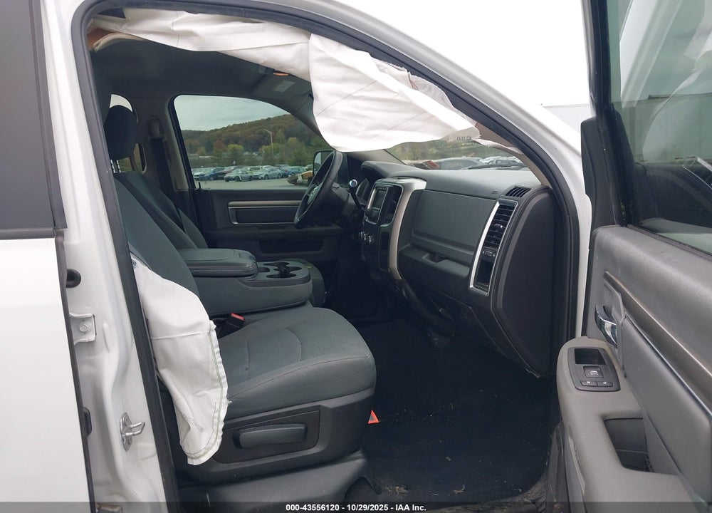 2018 RAM 2500 SLT 4X4 6'4 BOX VIN: 3C6UR5DL1JG398378