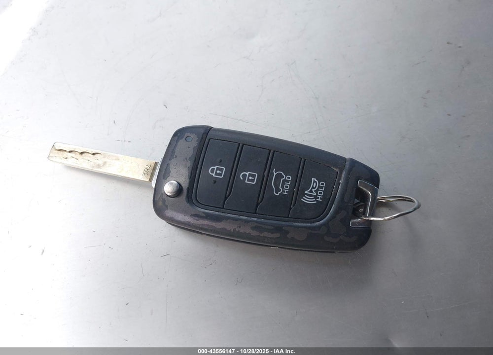 2019 HYUNDAI SANTA FE SE VIN: 5NMS23AD0KH127811