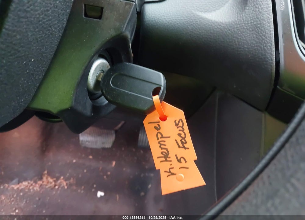 2015 FORD FOCUS VIN: 1FADP3F26FL250329