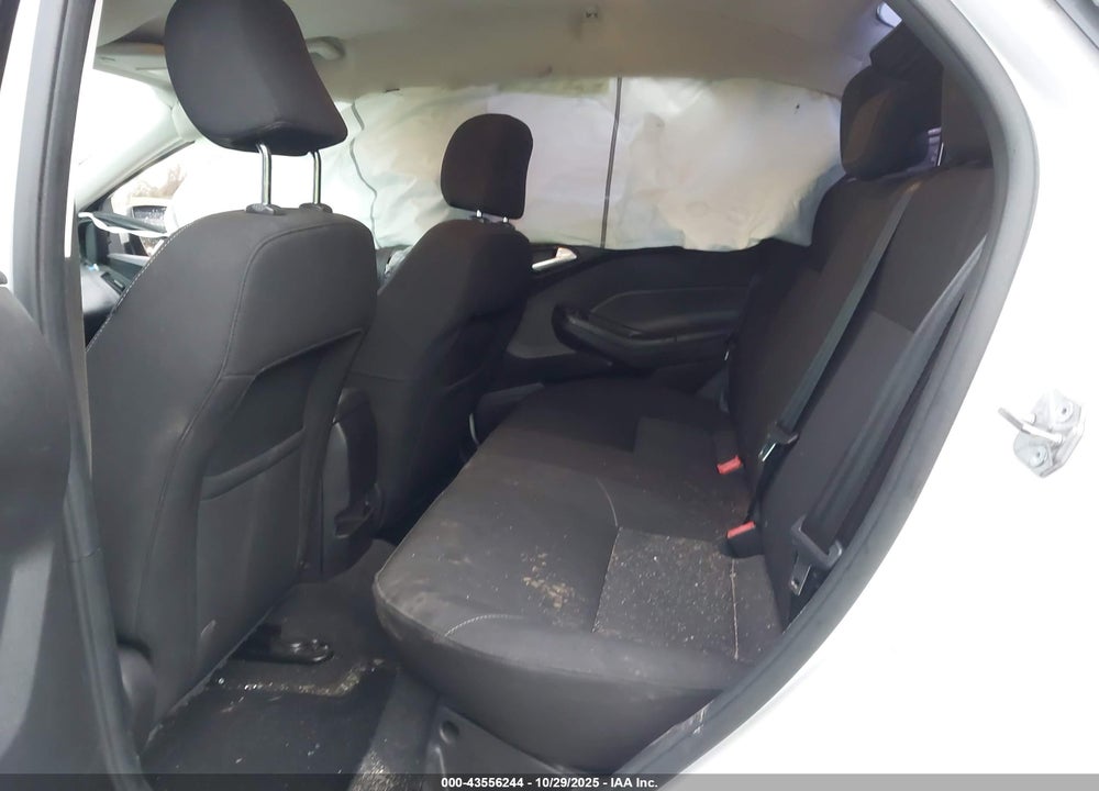 2015 FORD FOCUS VIN: 1FADP3F26FL250329