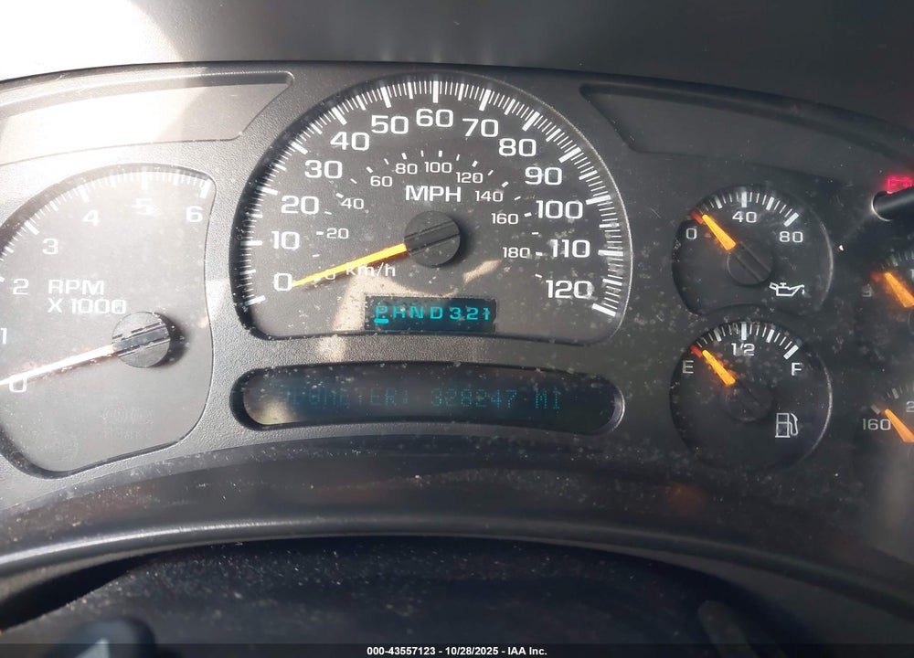 2004 CHEVROLET TAHOE LS VIN: 1GNEC13V14R112258