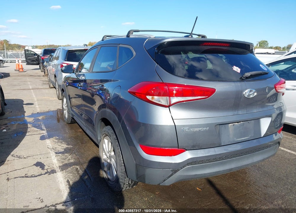 2017 HYUNDAI TUCSON VIN: KM8J33A44HU377641