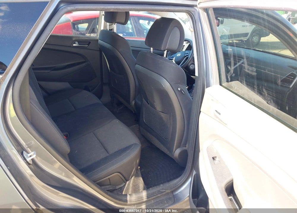 2017 HYUNDAI TUCSON VIN: KM8J33A44HU377641