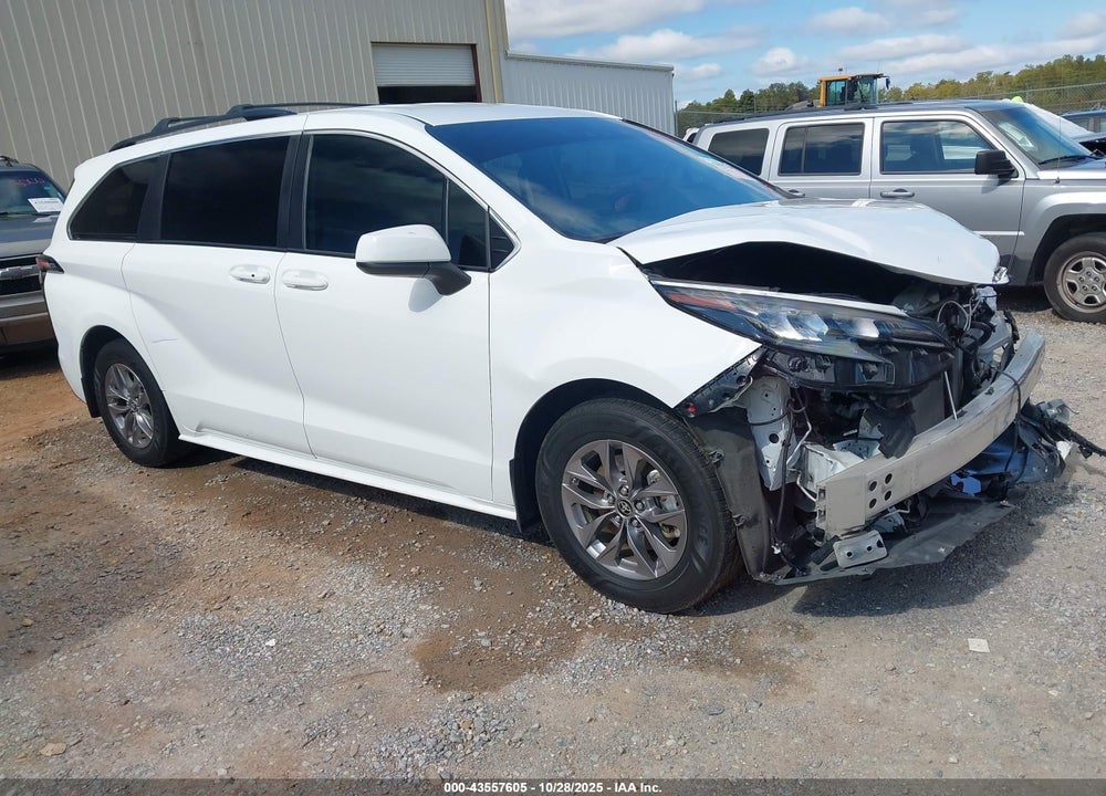 2024 TOYOTA SIENNA LE VIN: 5TDKRKEC3RS181487